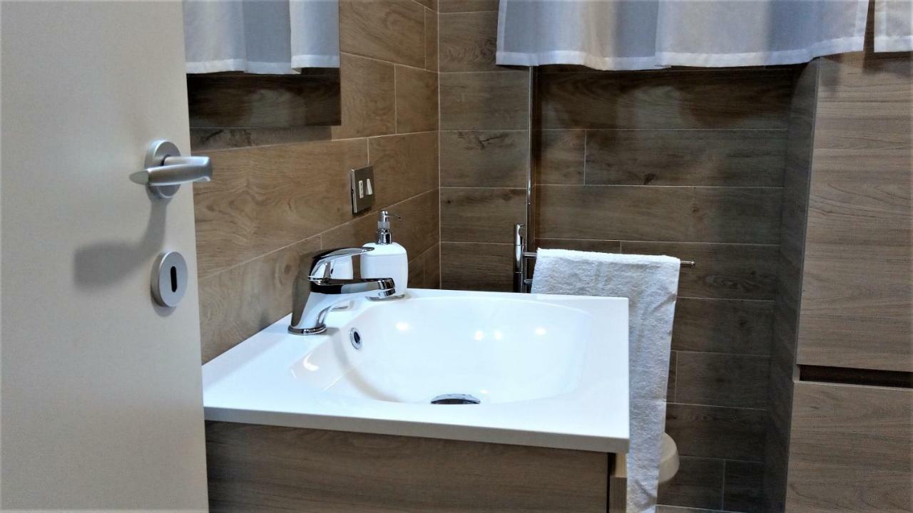 Lovely, Charming And Quiet Apartment In The Centre Air Conditioned And Free Private Garage Como Bagian luar foto